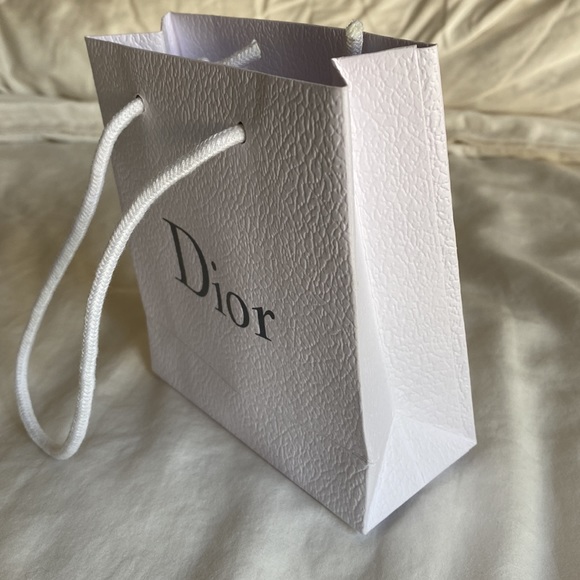 Dior paper shopping bag. - Picture 1 of 6